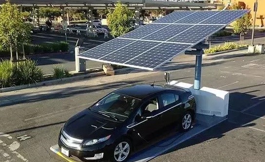 可移動(dòng)光伏車棚