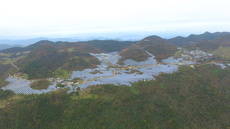 重慶山地項(xiàng)目光伏組件案例圖片