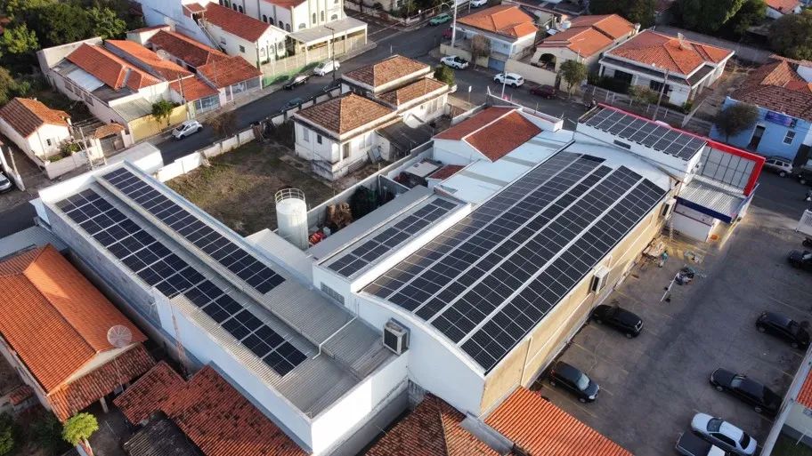 哪些家庭適合用太陽(yáng)能發(fā)電板建立光伏電站呢？